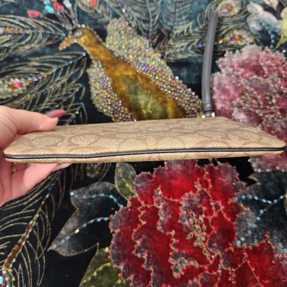 Coach Wrislet - Picture 5 of 11